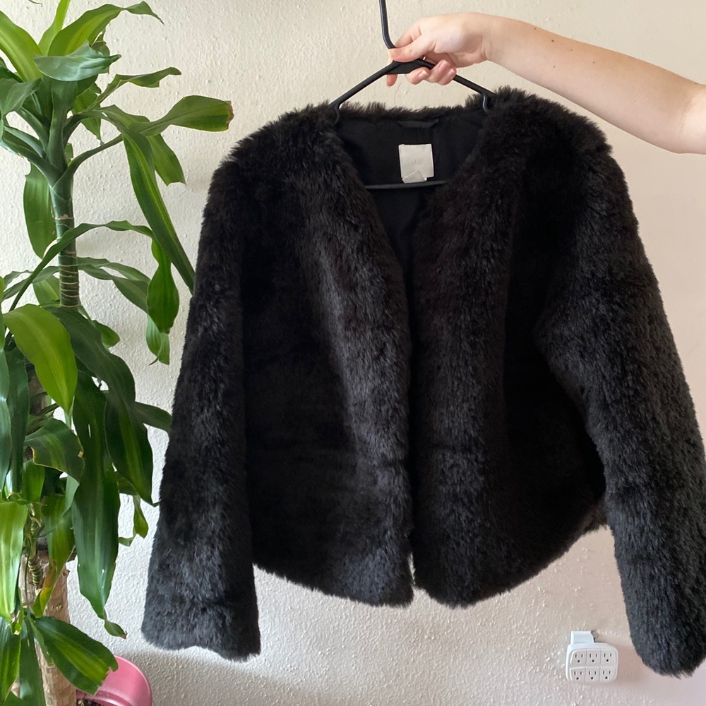 Black FAUX fur H&M jacket. worn for 2 hours.